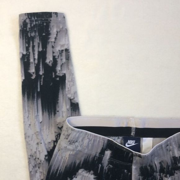 Nike Black Grey High Waisted Workout Leggings - Picture 4 of 7